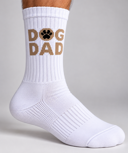 DOG Dad Socken in Weiß mit Schriftzug und Pfotenabdruck, einzelne Socke