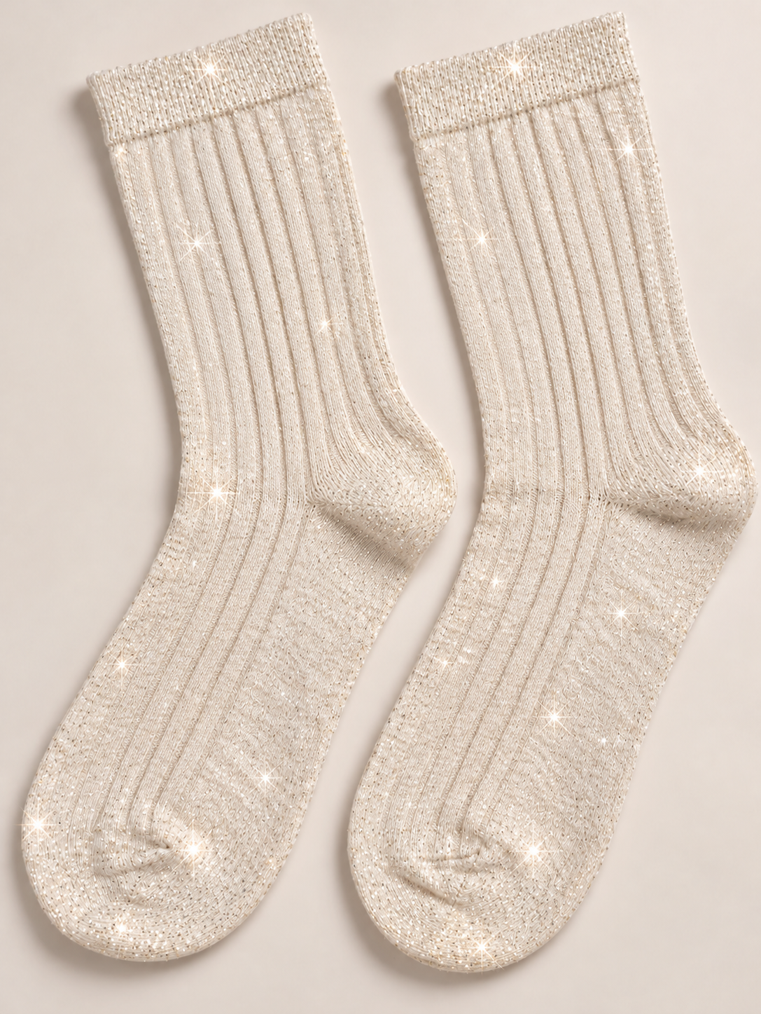Glitzer Socken in Ecru mit metallischen Fasern, Paar nebeneinander