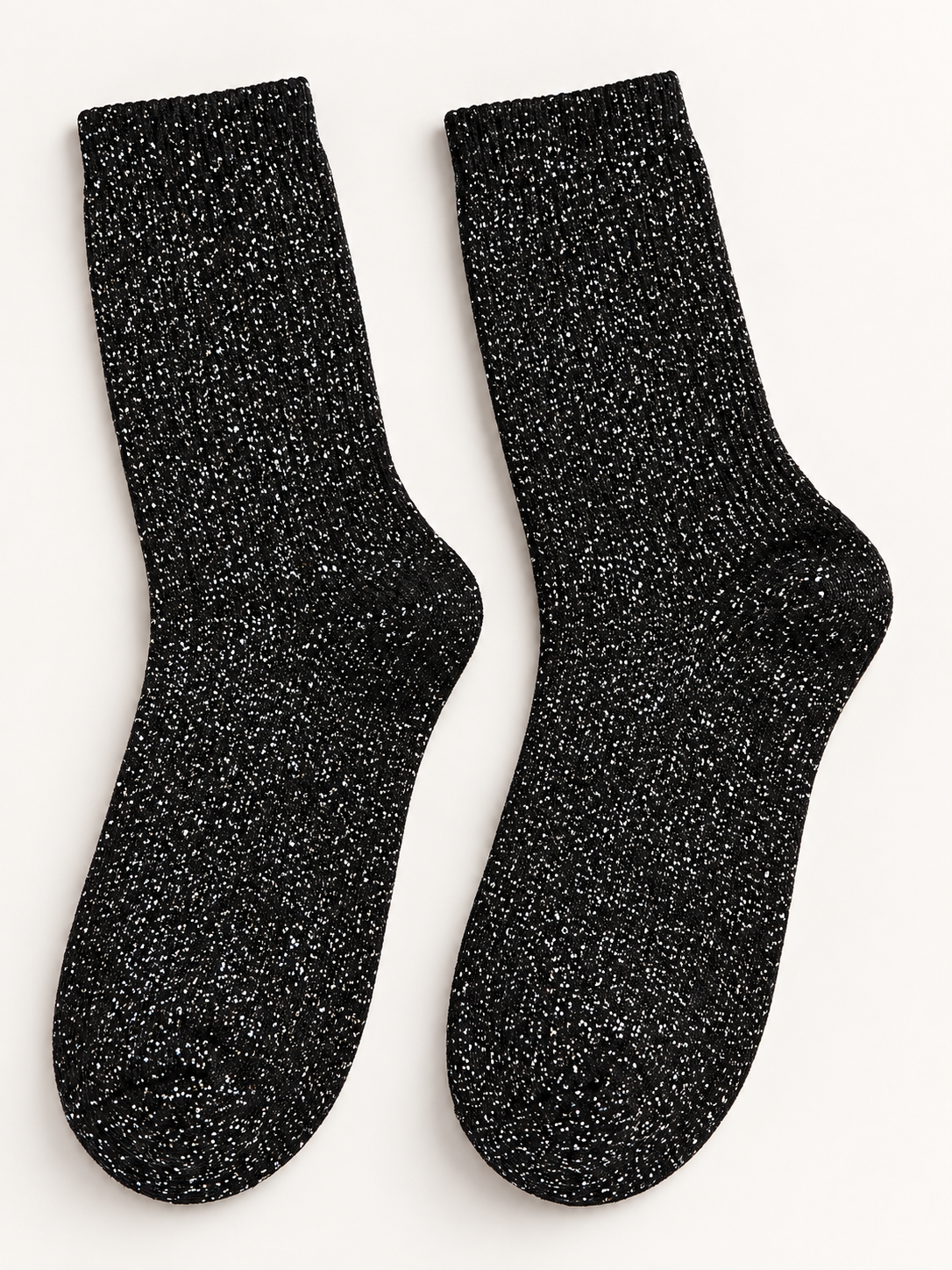 Glitzer Socken in Schwarz mit metallischen Fasern, Paar nebeneinander